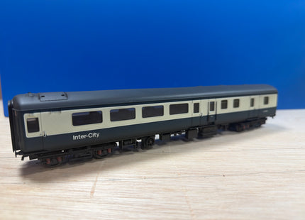 Hornby BR MK2E brake Open Standard Coach (With Lights) R4612 M9499