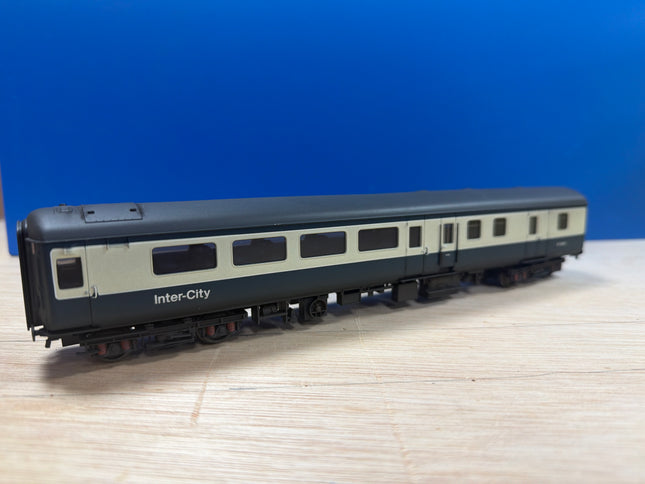 Hornby BR MK2E brake Open Standard Coach (With Lights) R4612 M9499
