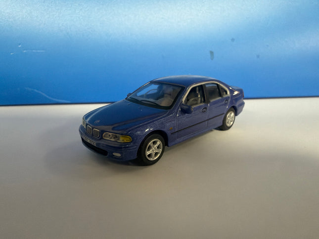 OO Gauge Blue BMW 5 Series Model Car 1:76