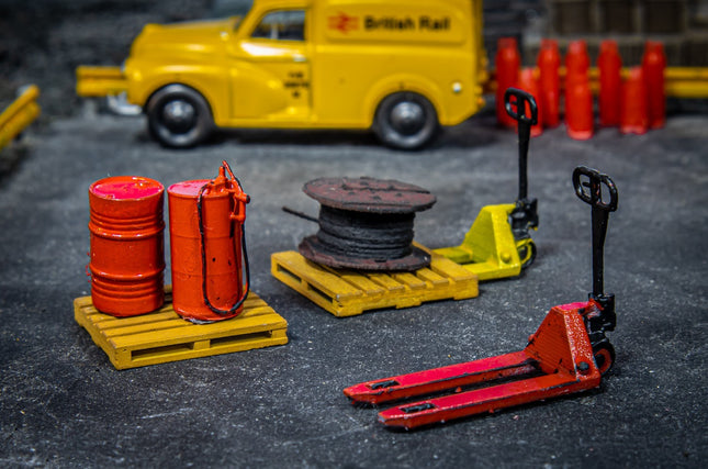 Detailed Pallet Trucks - TT:120 Scale Gauge (Pack of 2)