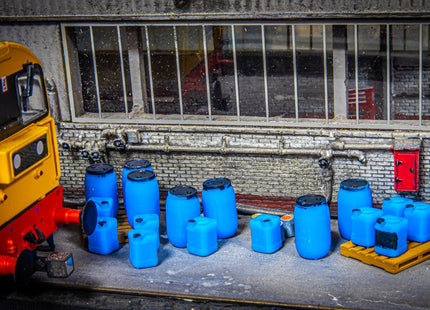 25 Litre Containers and Drums - O Gauge (Pack of 18)