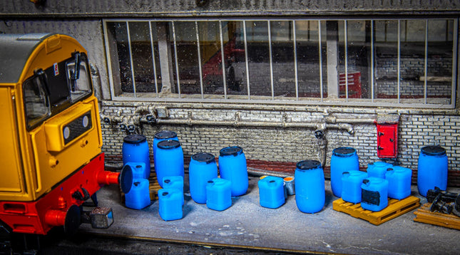 25 Litre Containers and Drums - O Gauge (Pack of 18)