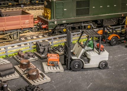 Gas Powered Fork Lift Truck - TT:120 Scale