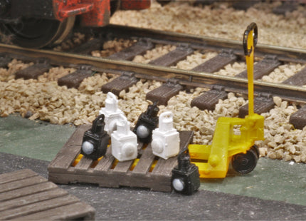 Detailed BR(Midland Region) Oil Type Headlamps - OO Gauge (Pack of 6) - L8