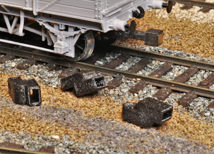 Screw Fit NEM Sockets - Short (10mm) - OO Gauge (Pack of 10)