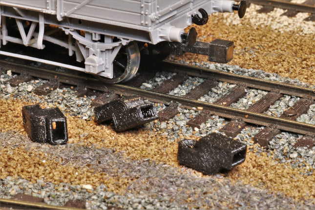 Screw Fit NEM Sockets - Short (10mm) - OO Gauge (Pack of 10)