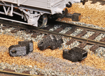Screw Fit NEM Sockets - Short (10mm) - OO Gauge (Pack of 10)
