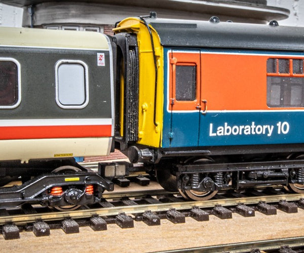 Hornby R7400 Pack d'Accouplement Magnétique pour Tuyau à Vide - 17 mm - Pièces de Rechange et Accessoires de Train pour Trains Miniatures à Voie Oo