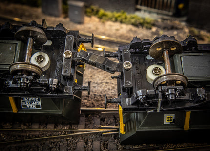 Hunt Magnetic Couplings ELITE - Pivoting Intermediate Screw Type Couplings - OO Gauge