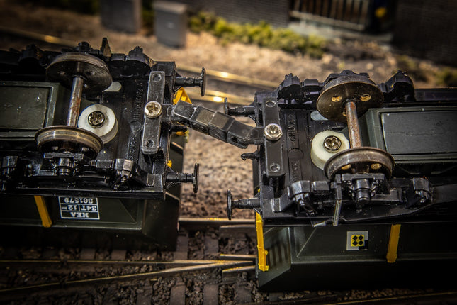 Hunt Magnetic Couplings ELITE - Pivoting Intermediate Screw Type Couplings - OO Gauge