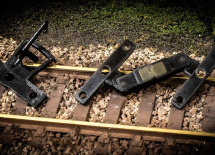 Hunt Magnetic Couplings ELITE - Pivoting Intermediate Screw Type Couplings - OO Gauge