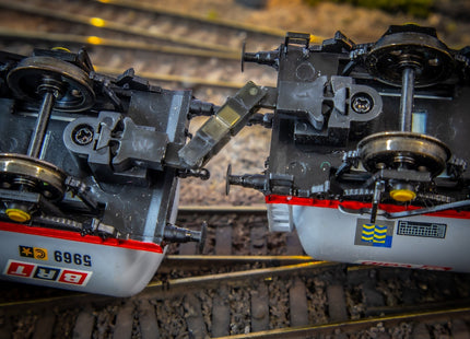Hunt Magnetic Couplings ELITE - Pivoting Intermediate NEM Couplings - OO Gauge