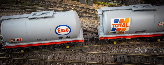Hunt Magnetic Couplings ELITE - Pivoting Intermediate NEM Couplings - OO Gauge