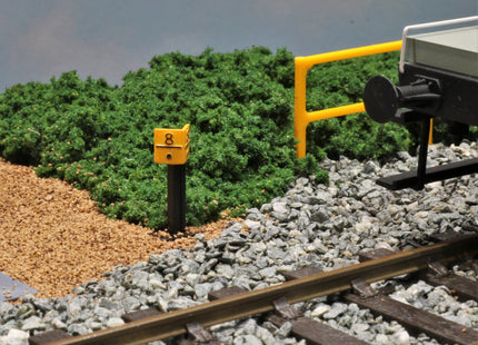 Mile posts - British Rail (BR) style - O Gauge (Pack of 8)