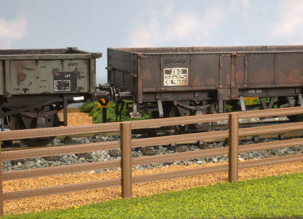 Wooden Fencing - Brown - O Gauge (610mm)