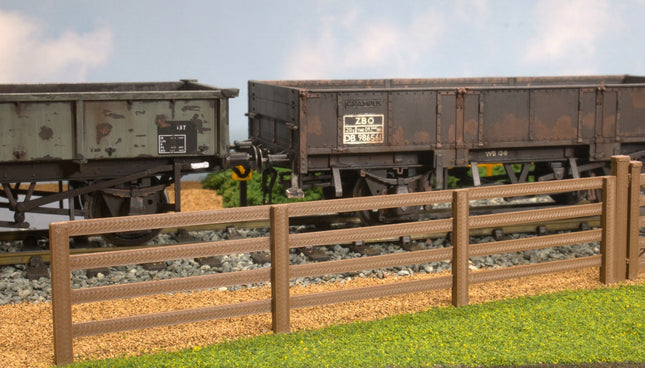 Wooden Fencing - Brown - O Gauge (610mm)