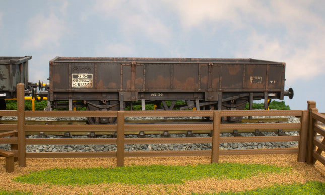 Wooden Fencing - Brown - O Gauge (610mm)