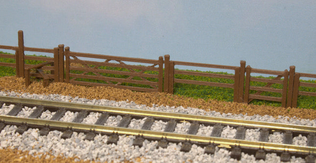 Wooden Gates (2) and Stile - Brown - TT:120 Scale
