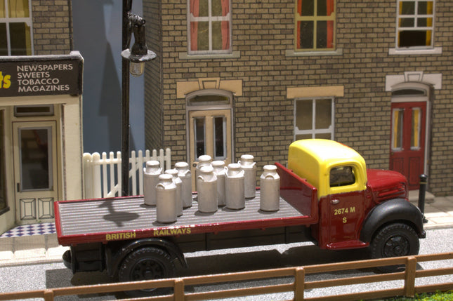 Milk Churns - OO Gauge (Pack of 10)