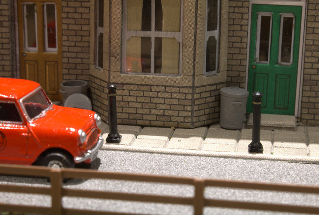 Cast Iron Bollards - OO Gauge (Pack of 10)