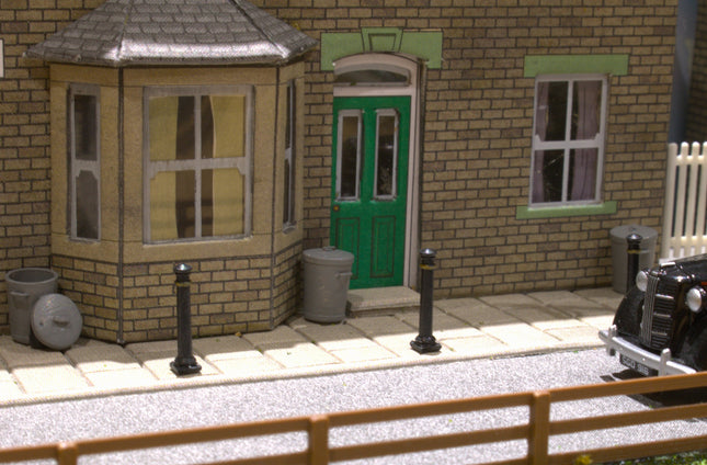 Cast Iron Bollards - OO Gauge (Pack of 10)