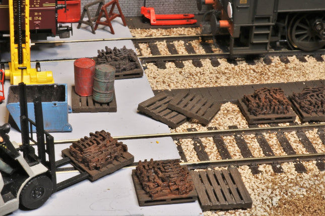 Pallets with Brake Blocks - TT:120 Scale (Pack of 6)