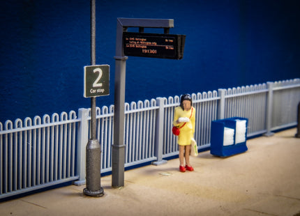Passenger Information Screens Painted & Assembled - OO Gauge (Pack Of 6)