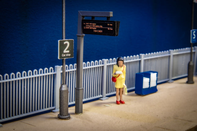 Passenger Information Screens Painted & Assembled - OO Gauge (Pack Of 6)