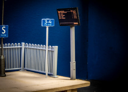 Passenger Information Screens Painted & Assembled - OO Gauge (Pack Of 6)