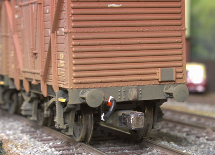 Detailed Brake Pipes for Wagons - Air and Vacuum - OO Gauge (for 2 Wagons) - SET 10