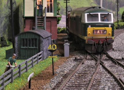 BR Speed Restriction Signs - OO Gauge (Pack of 35)