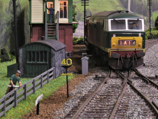 BR Speed Restriction Signs - OO Gauge (Pack of 35)