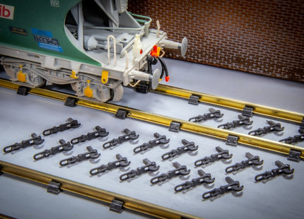Screw Couplings / Hooks (Non-Working) - OO Gauge (Pack of 20)