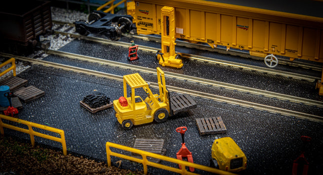 Gas Powered Fork Lift Truck - N Gauge