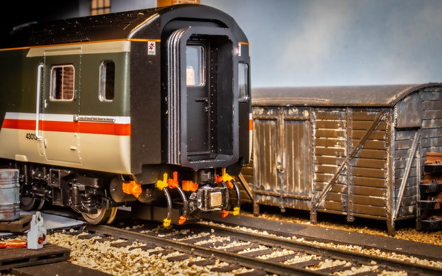 Detailed Pipes and Connectors for the rear of HST Power Cars - OO Gauge (Pack for 2 Power Cars) - SET 18