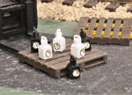 Detailed BR(Midland Region) Oil Type Headlamps (kit L9) - WITH CRYSTALS - OO Gauge  (Pack of 6)