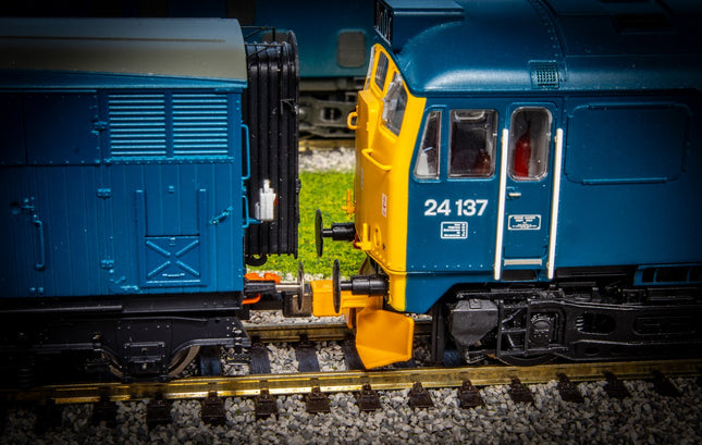 Hunt Magnetic Close Couplings ELITE - Snow Ploughs for Bachmann Class 25 - OO Gauge (1 Pair) - Unpainted (MP1)