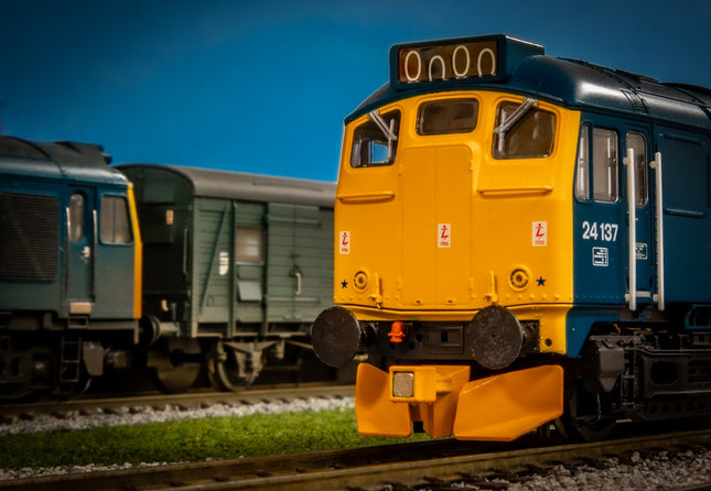 Hunt Magnetic Close Couplings ELITE - Snow Ploughs for Bachmann Class 25 - OO Gauge (1 Pair) - Unpainted (MP1)