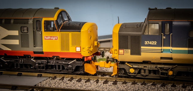 Hunt Magnetic Intermediate Couplings ELITE - Snow Ploughs for Bachmann Class 37 (pre-2022) - OO Gauge (1 Pair) - Unpainted (MP6)