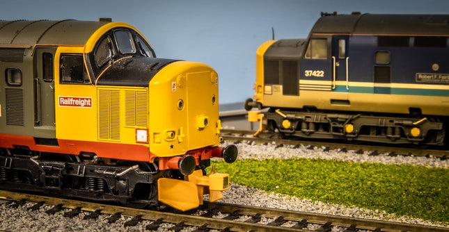 Hunt Magnetic Intermediate Couplings ELITE - Snow Ploughs for Bachmann Class 37 (pre-2022) - OO Gauge (1 Pair) - Unpainted (MP6)