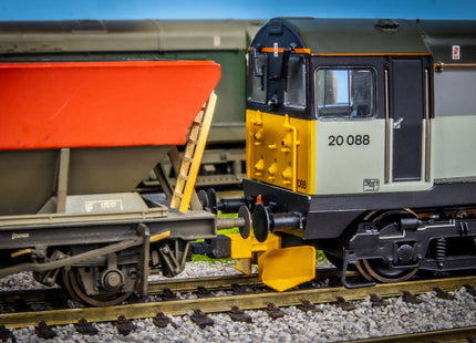 Hunt Magnetic Close Couplings ELITE - Snow Ploughs for Bachmann Class 20 - OO Gauge (1 Pair) - Unpainted (MP2)