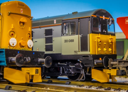 Hunt Magnetic Close Couplings ELITE - Snow Ploughs for Bachmann Class 20 - OO Gauge (1 Pair) - Unpainted (MP2)