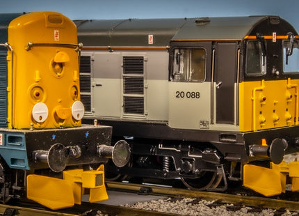 Hunt Magnetic Close Couplings ELITE - Snow Ploughs for Bachmann Class 20 - OO Gauge (1 Pair) - Unpainted (MP2)