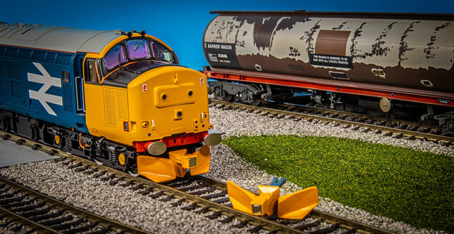 Hunt Magnetic Close Couplings ELITE - Snow Ploughs for Bachmann Class 37 (2022 on) - OO Gauge (1 Pair) - Unpainted (MP5)