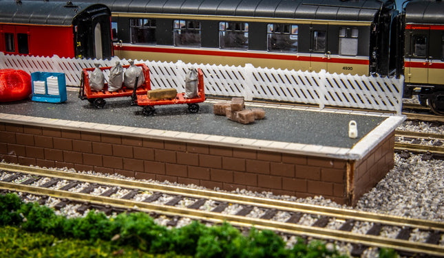 Traditional Station Platform Fencing - White - N Gauge (mm)