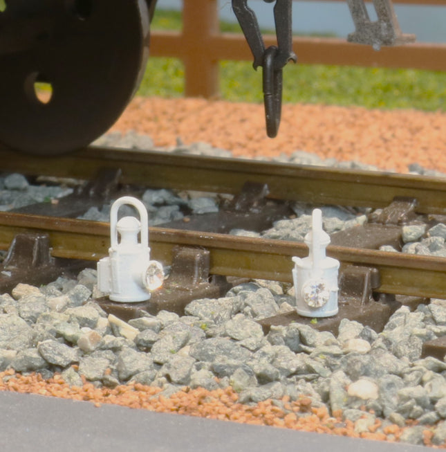 Detailed BR (LNER) Oil Type Headlamps (kit L23) - WITH CRYSTALS - O Gauge  (Pack of 6)