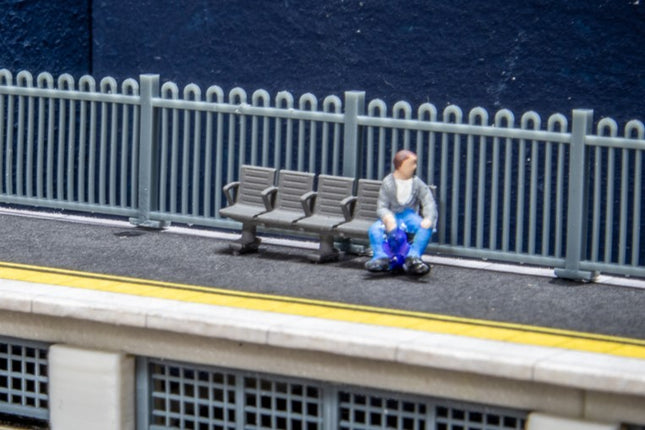 Modern Image Platform Seats - N Gauge (Pack of 4)
