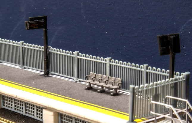 Platform Information Screens - N Gauge (Pack of 4)