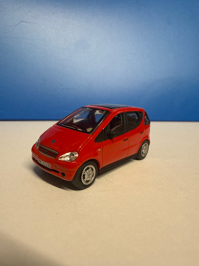 OO Gauge - Red Mercedes Benz A Class - Hongwell 1/76 Scale