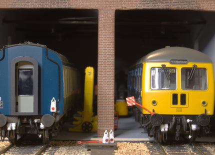 Detailed Pipes and Cables for a 2-Car DMU (1st Generation) - OO Gauge (SET D1)